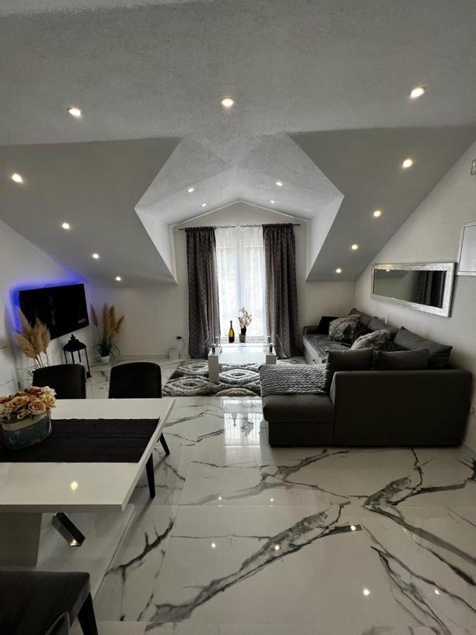 Luxury Apartment Megy Otocac Exterior photo
