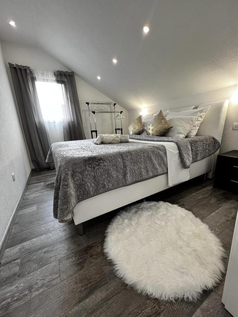 Luxury Apartment Megy Otocac Exterior photo